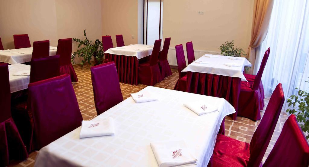 Imperial Hotel Chisinau Exterior foto