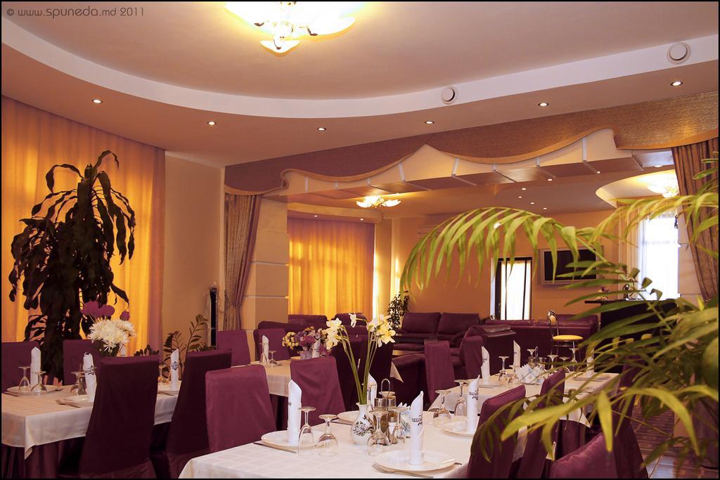 Imperial Hotel Chisinau Exterior foto
